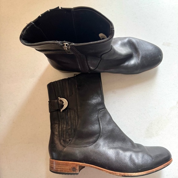 Ugg Australia Finnegan Leather Almond Toe Mid Calf Booties Black Size 10 - Picture 2 of 10